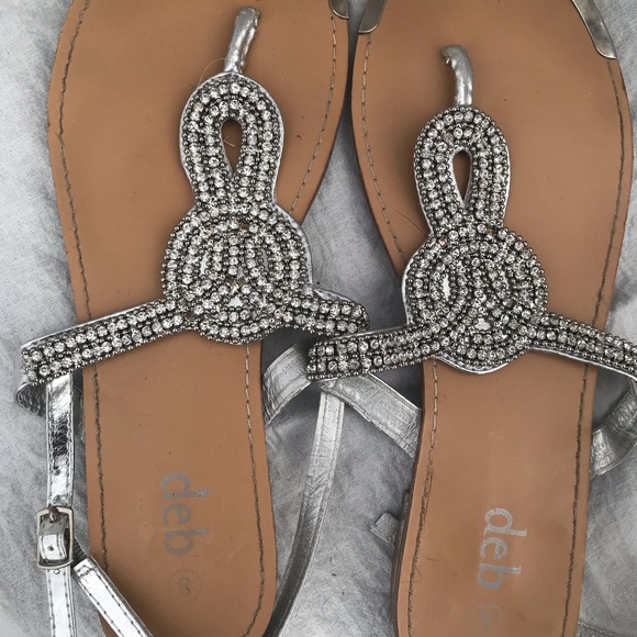 Rhinestone knot Pattern sandals. Size (8) - Picture 3 of 8